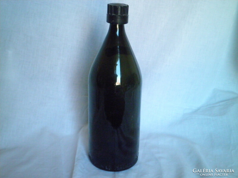 Old quarries 1.5 liter vinyl beer bottle with screw cap