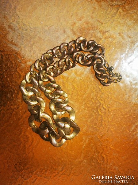 Necklace made of thick chain links,