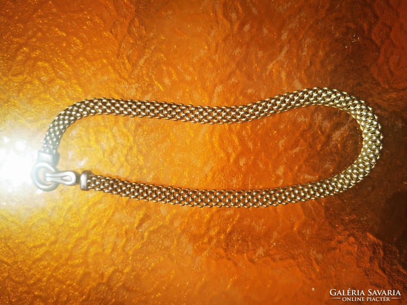 Metal necklace