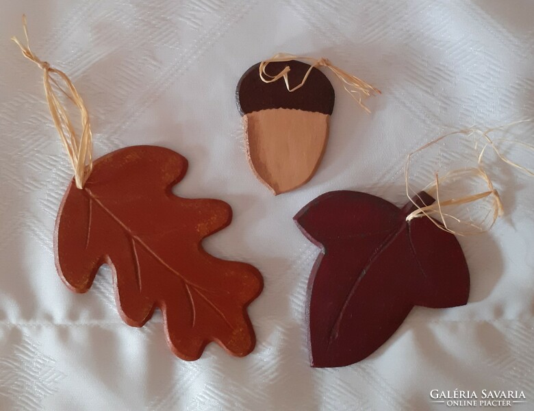 3 hanging wooden autumn leaves and acorns, autumn decoration