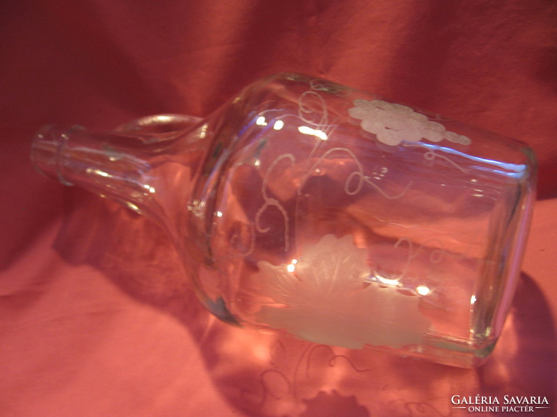 Artistically polished, etched grape-decorated bottle, jug, demison 1.8 l