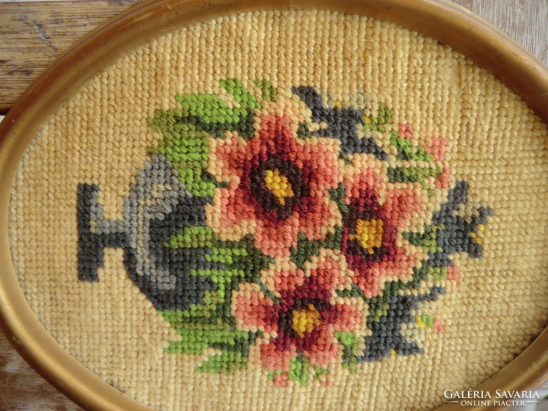 Needle tapestry 19x24 cm in an oval frame with a bouquet of flowers with a gilded frame