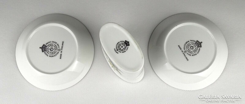 1K110 royal worcester English porcelain ornament 3 pieces