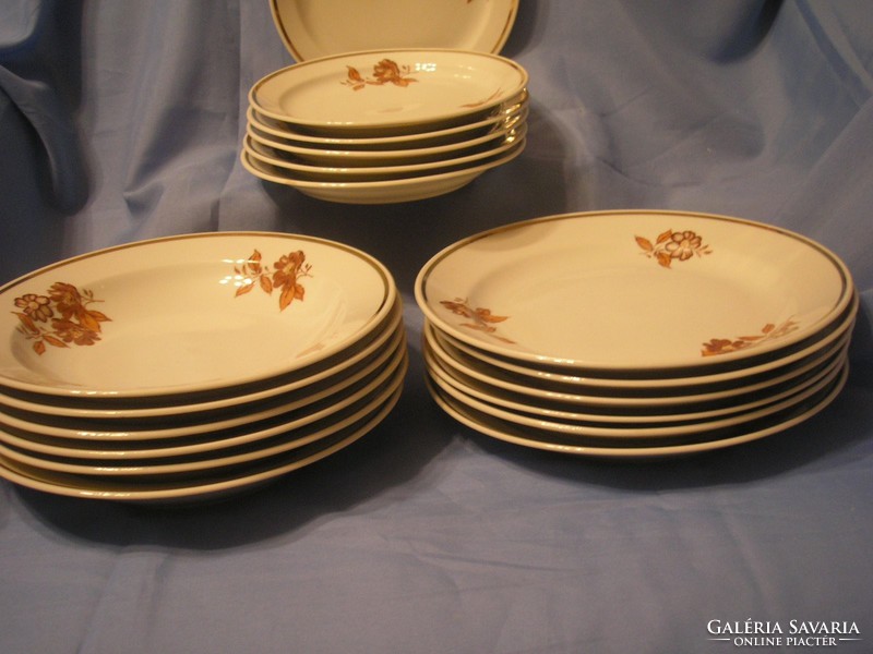 E26 zsolnay 18-piece tableware made for export gold bottom stamp 1887-1891 dateable flawless