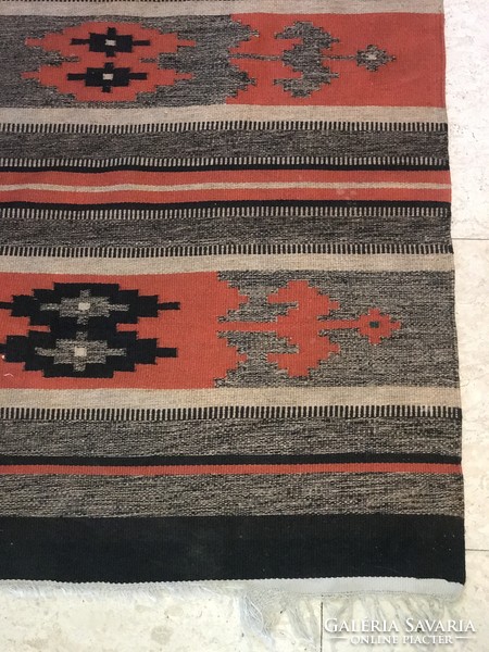 A rare hand-woven Toronto carpet