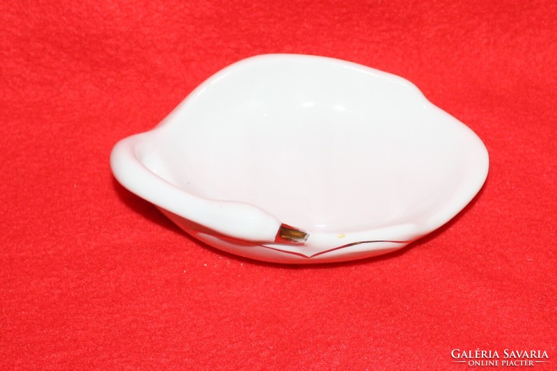 Porcelain swan soap dish