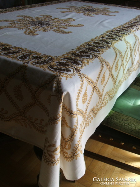 A wonderful large tablecloth