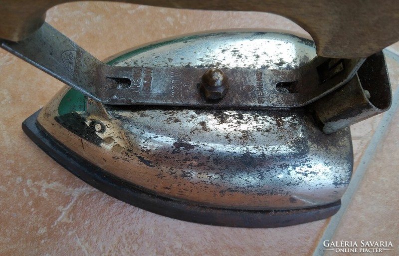 Old, Siemens license-based, electric iron