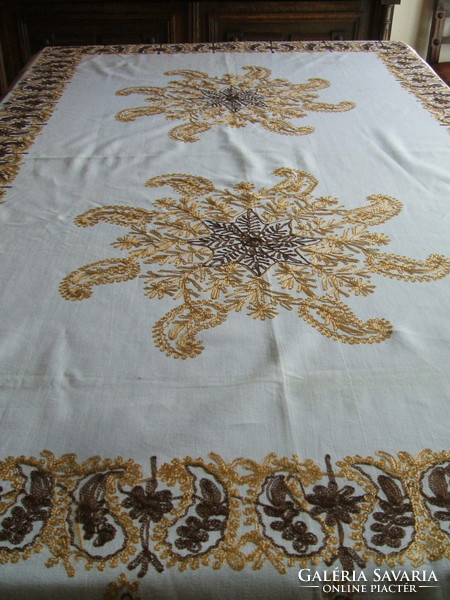 A wonderful large tablecloth