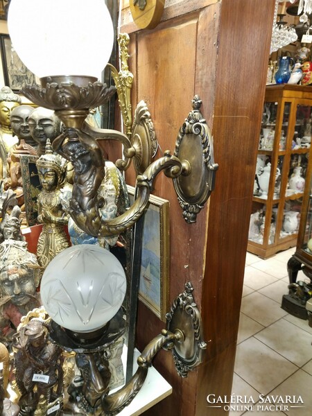 2 pieces of old renovated large-scale crystal-cut figural bronze wall arm