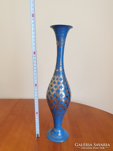 Keleties kék fém váza, 37cm magas
