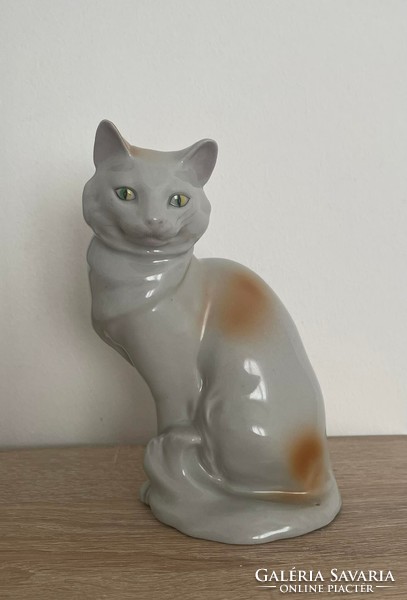 Porcelán macska