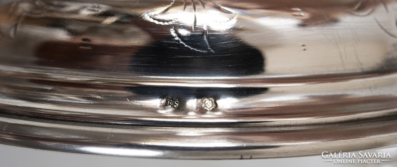 Silver candle holder with finely chiselled pattern