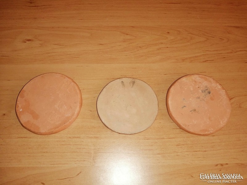 Ceramic plaque 3 pcs in one 9-10 cm (2/p)