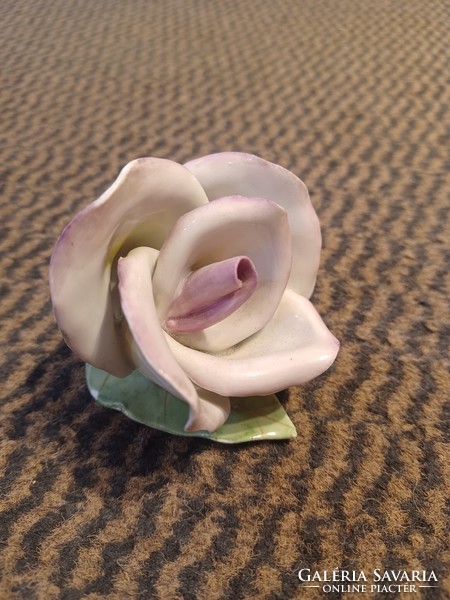 Aquincum kézzel készített porcelán rózsa