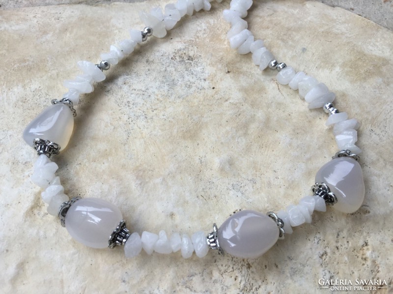 White opal jade mineral string of beads and women's bracelet jewelry set