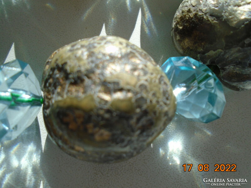 Óceán jáspis szabálytalan márványos, arany kristályos szürkés gömbökből karkötő