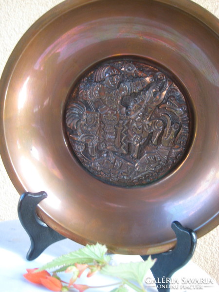 Juried decorative wall plate with an insert depicting a sacred pearl 22 cm