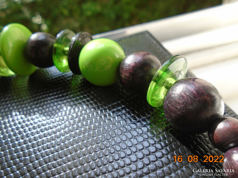 Necklaces made of cheerful green shades and exotic rosewood brown beads
