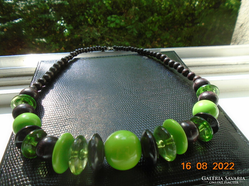 Necklaces made of cheerful green shades and exotic rosewood brown beads