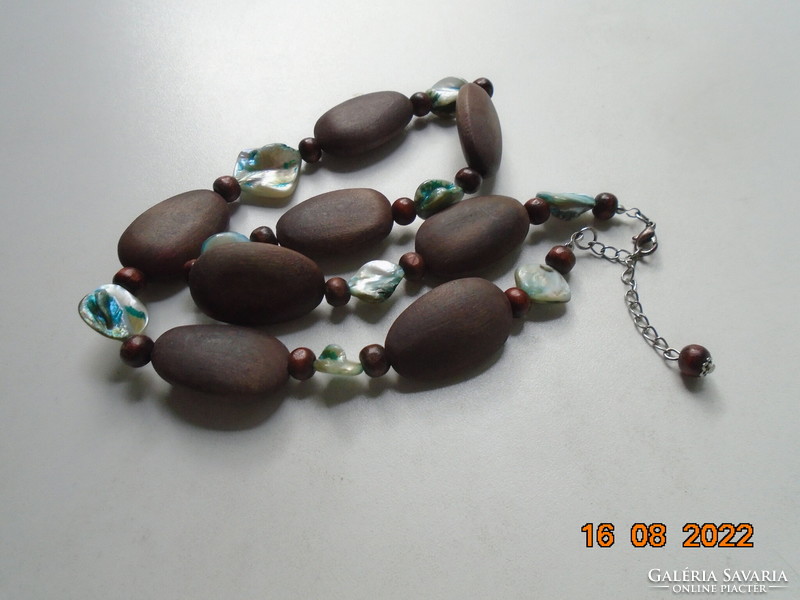 Turquoise pearl shells with irregular shapes and oval flat rosewood pearl necklaces