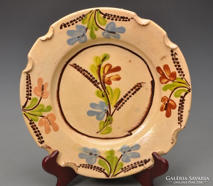 Large Torda wall plate from Transylvania, late 19th century, glazed earthenware, 28.3 cm.