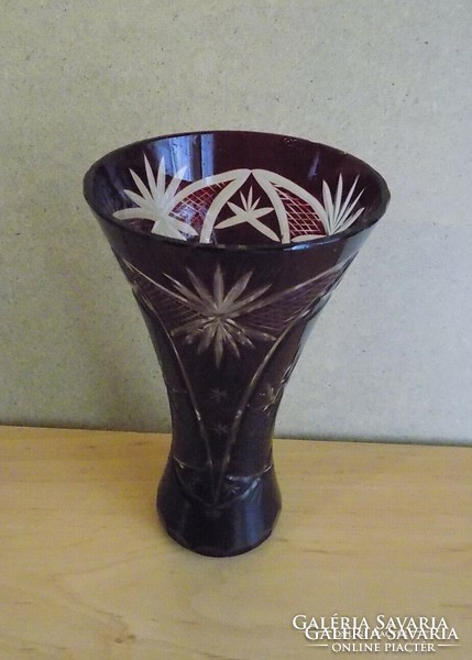 Retro metszett mélybordó üveg váza 19 cm (10/d)