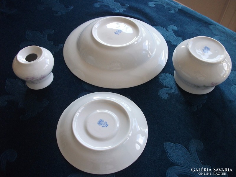 4 pieces of flawless lowland porcelain: sugar bowl, salt shaker, deep and small plate