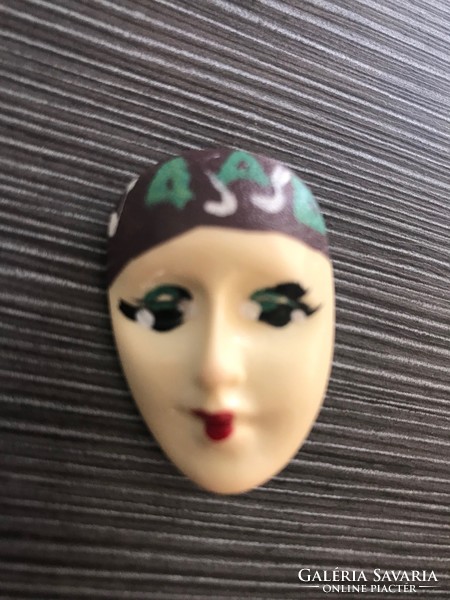 Portrait, mask brooch