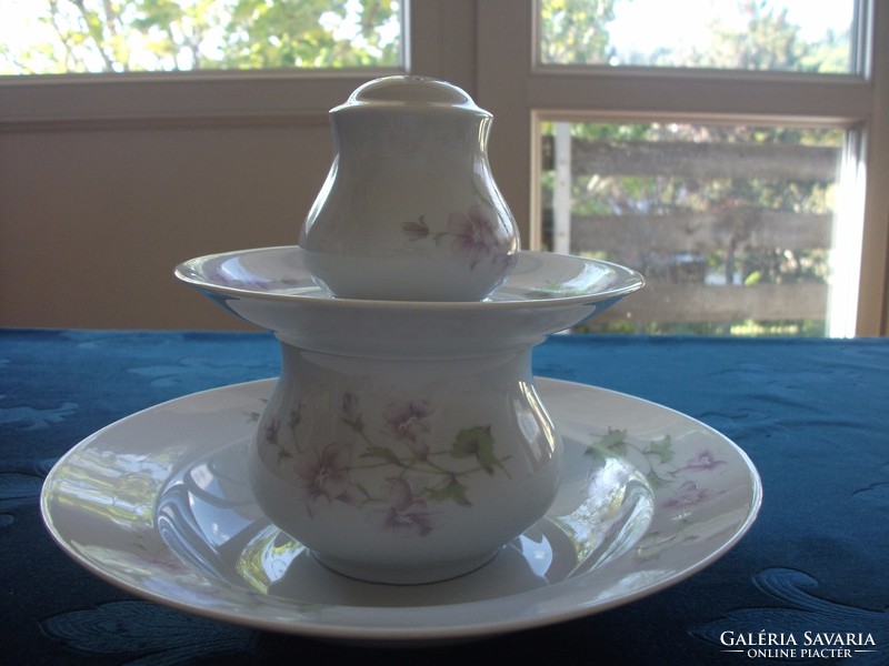 4 pieces of flawless lowland porcelain: sugar bowl, salt shaker, deep and small plate
