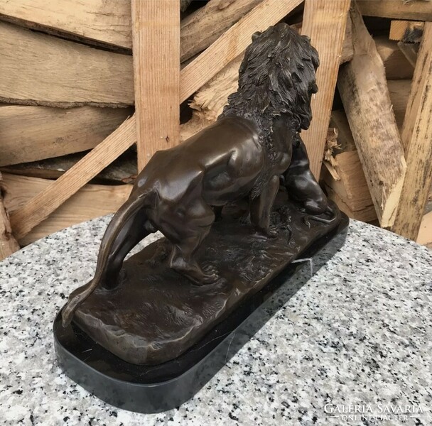 Oroszlán kölykeivel - bronz szobrok