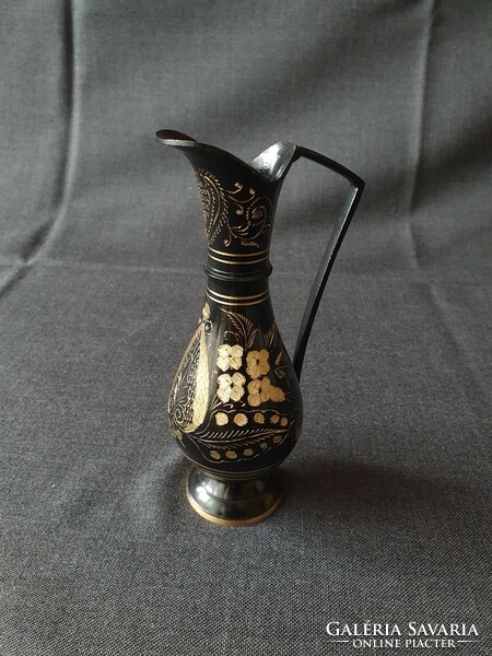 Indiai fekete fém váza, 19 cm magas