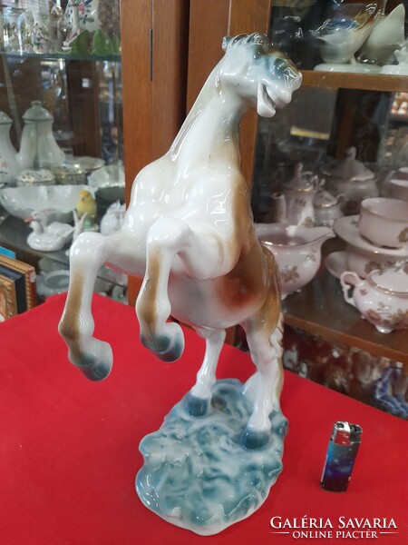 Large silaj branching porcelain paripa, horse. 38 Cm.