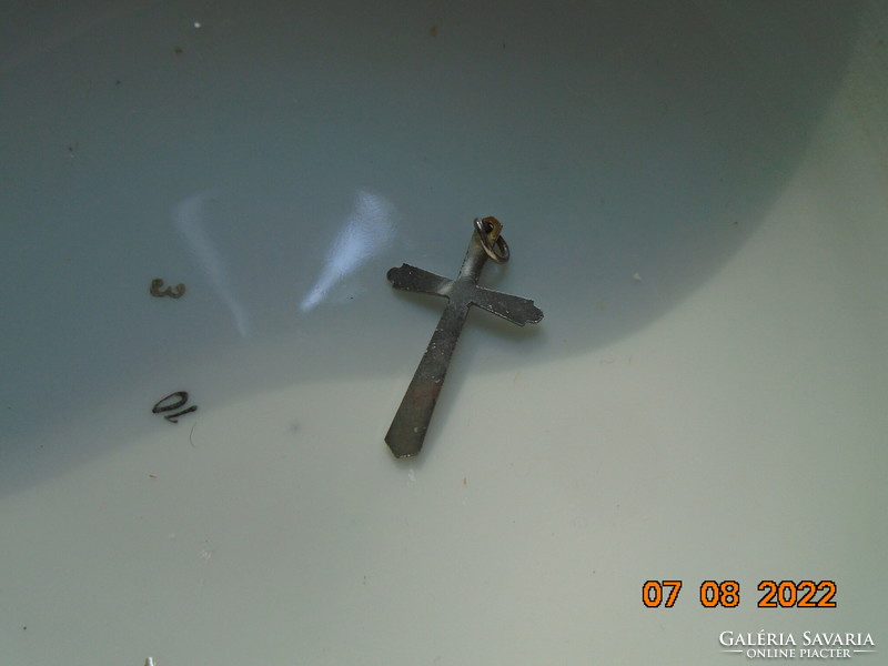 Cross metal pendant