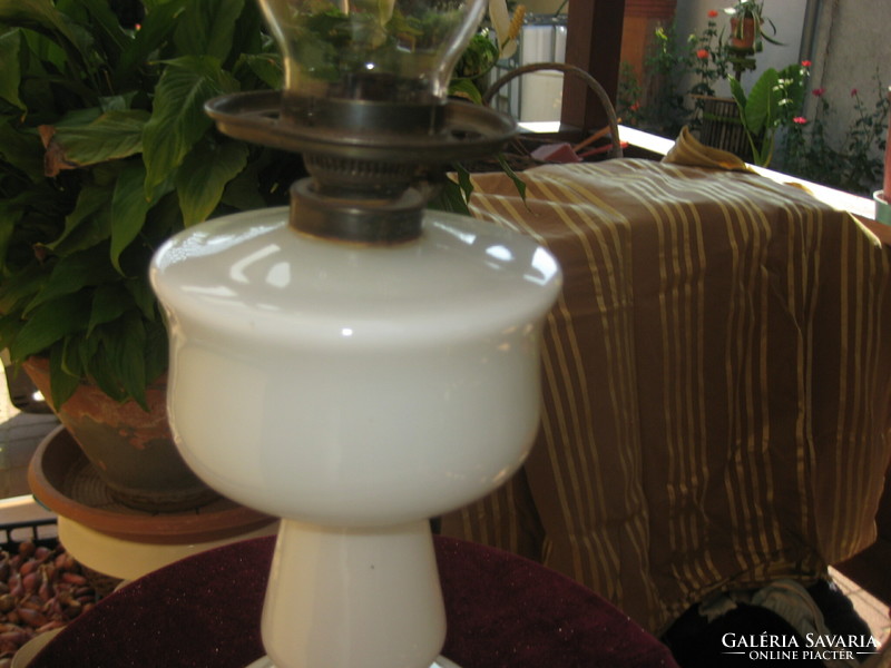 Antique kerosene lamp with milk glass 25 cm + cylinder