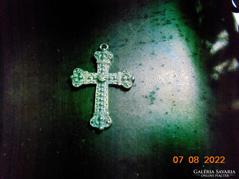 Cross pendant with 4 royal crowns, rich embossed patterns