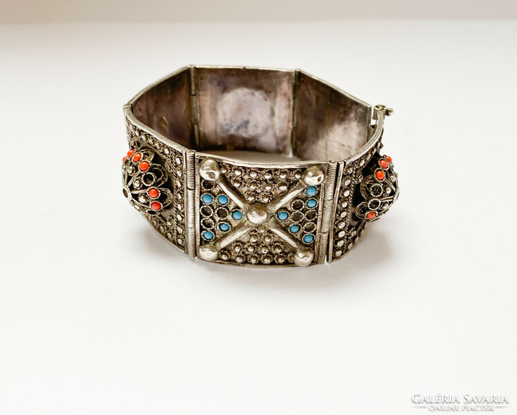 Old, massive oriental silver bracelet.