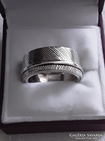 'Cai' massive, modern silver ring!