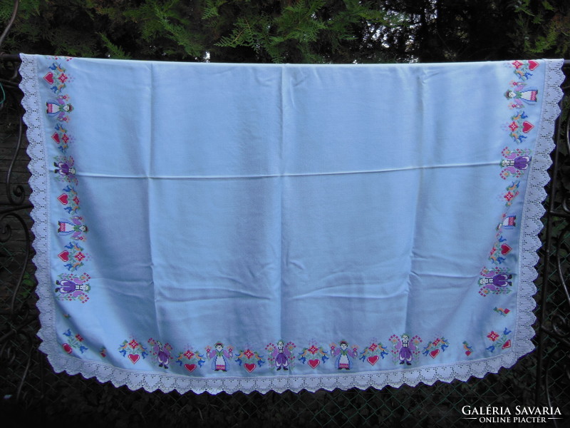 Tablecloth - 160 x 130 cm - handmade - embroidered in the round - crocheted - Austrian - perfect