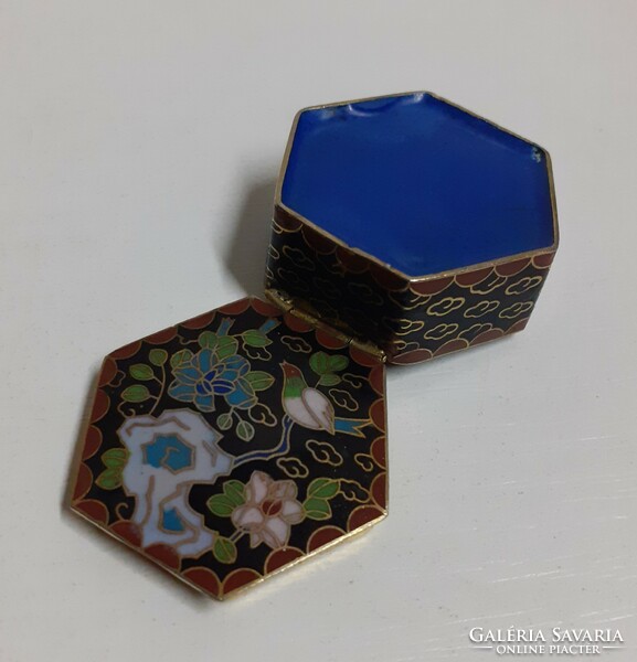 Old, beautiful condition, small compartmentalized enamel box with a bird scene on the top