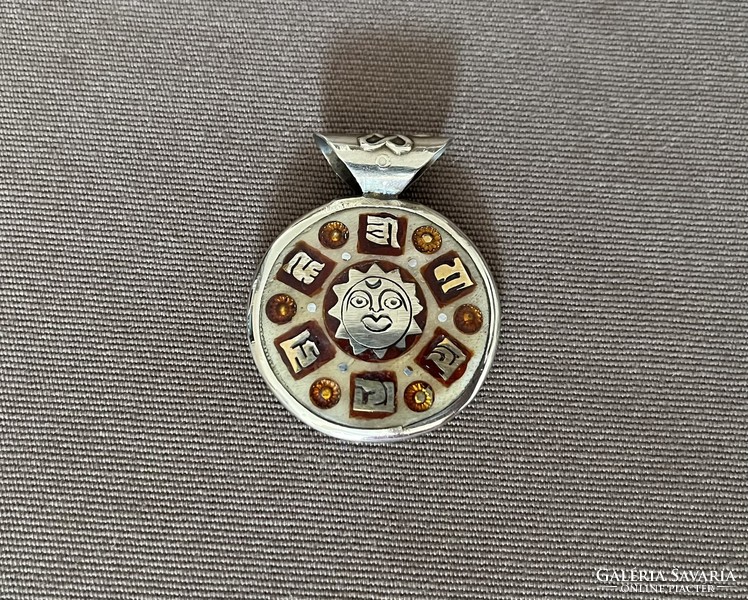 Kézműves mexikói vagy tibeti fém medál