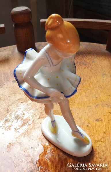 Hollóházi kézzel festett balerina kislány