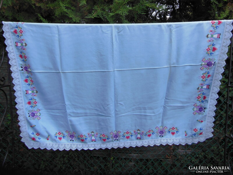 Tablecloth - 160 x 130 cm - handmade - embroidered in the round - crocheted - Austrian - perfect