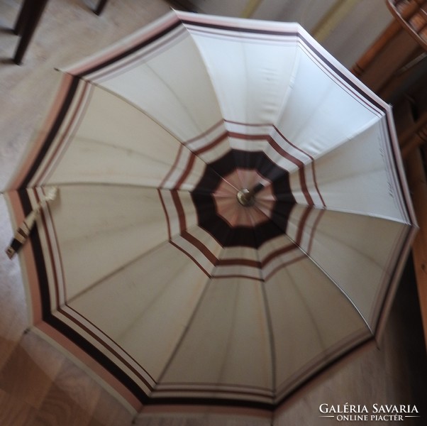 Régi Alexandra Pasztell színű bakelit nyelű fa szálú esernyő