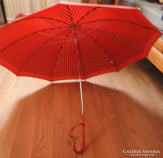 Piros fekete csíkos esernyő, piros bőr nyéllel