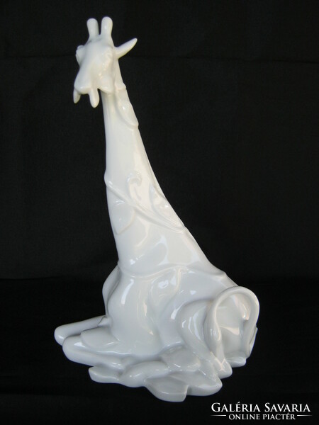 Hollóházi fehér porcelán zsiráf