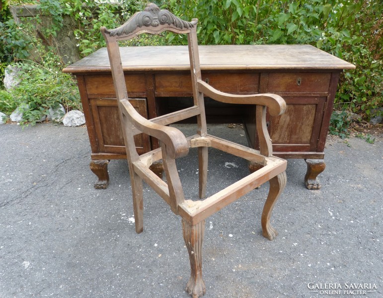 Desk with lion legs + armchair.