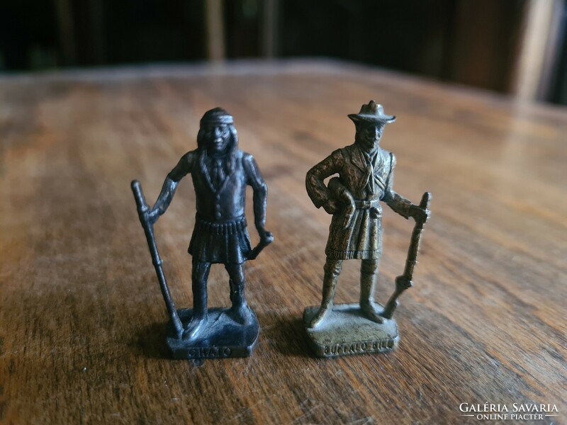 Buffalo Bill és Chato figura, fémből (Scame)