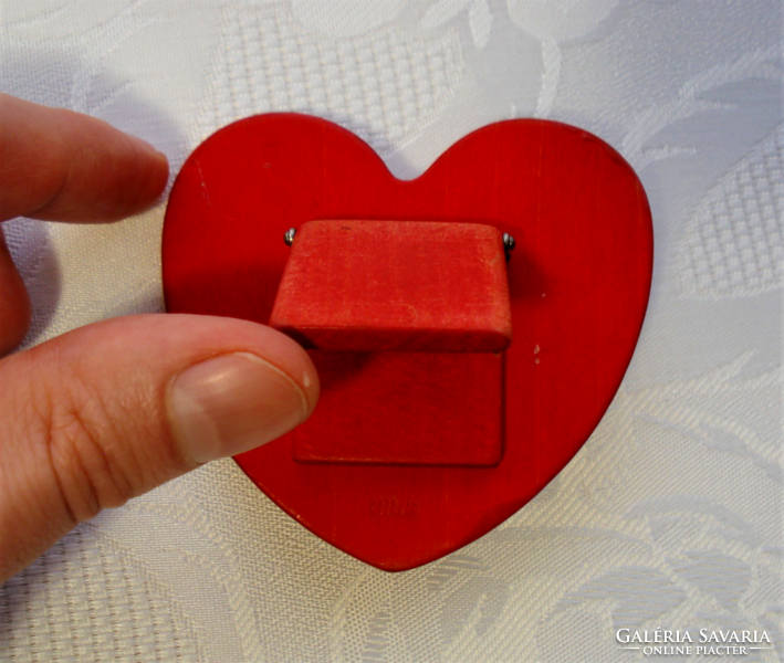Heart-shaped wooden picture frame with supporting legs, for a one-year anniversary 1940-1941 (2nd Vh memory)