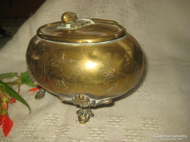 Copper table centerpiece, engraved around, marked, 15 x 12 x 11 cm